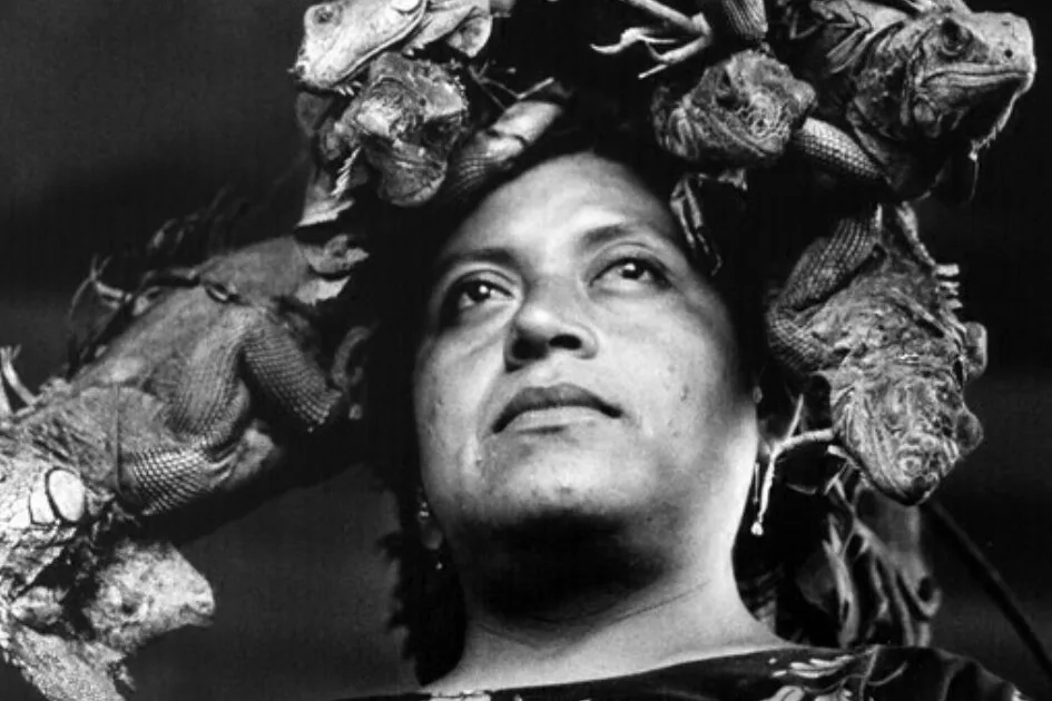 Graciela Iturbide, «Nuestra Señora de las Iguanas», Juchítan, Oaxaca, Messico, 1979. © Graciela Iturbide. Diritti dell'immagine riservati.