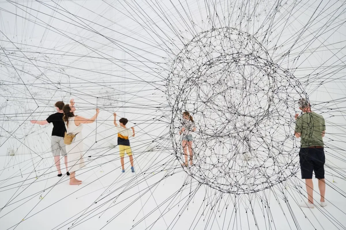 Veduta della mostra «Tomás Saraceno in collaboration. Ancestral Futures», Haus der Kunst, Monaco di Baviera, 2026. Foto Agostino Osio. Diritti dell'immagine riservati.