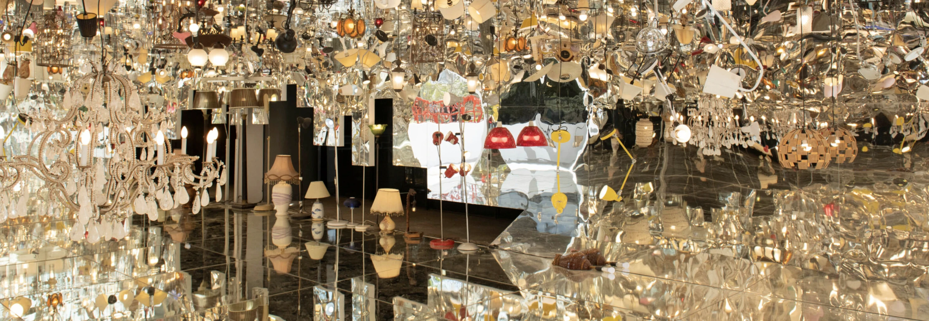 Song Dong, «Borrow Light», 2025, installazione site-specific, dimensioni variabili. Installation view, 36ª Bienal de São Paulo, 2025. © Levi Fanan / Fundação Bienal de São Paulo. Courtesy dell'artista e Beijing Commune.